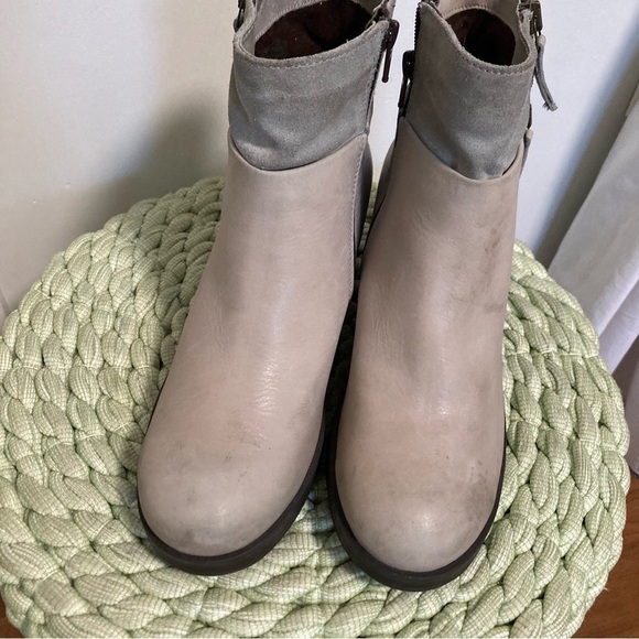 Manas Light Gray Leather/Suede Distressed Rustic Zip Up Chunky Heel Boots - Picture 3 of 5